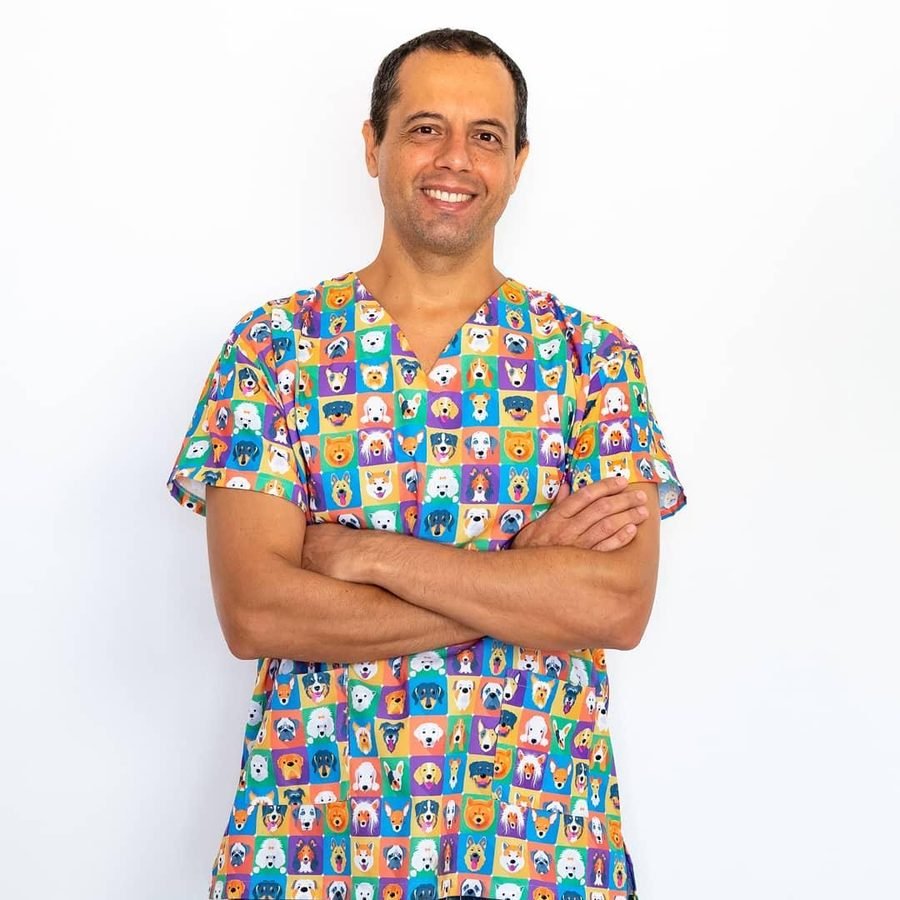 Médico veterinário da equipe Amigo Bicho